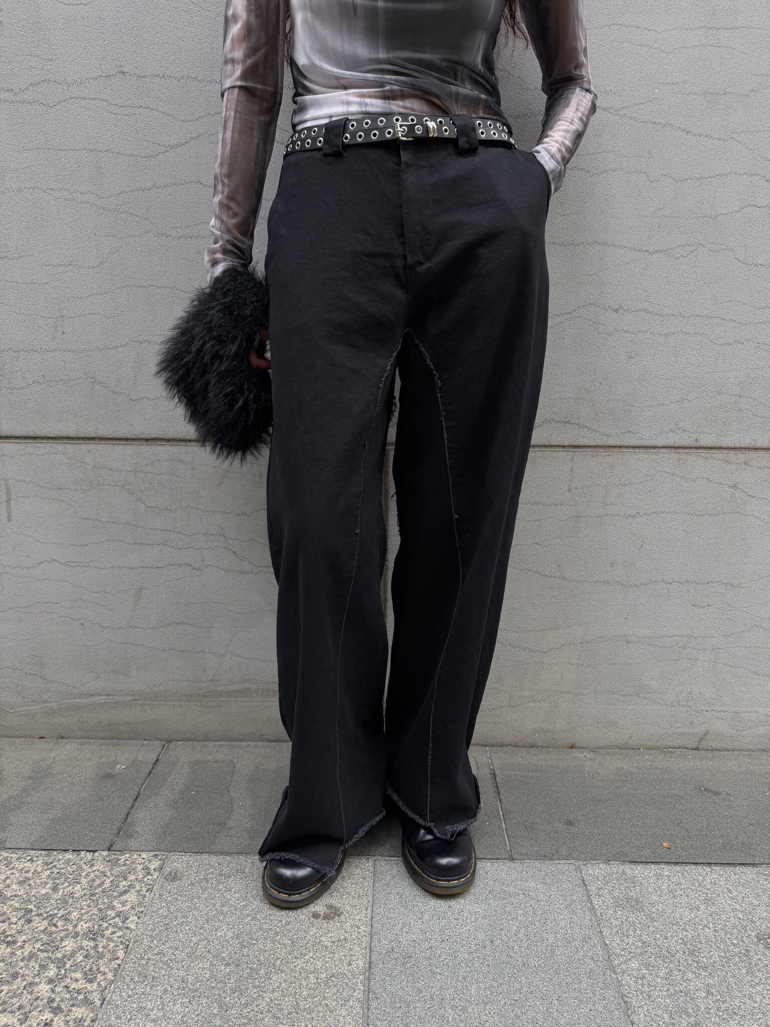 Button hem straight cut denim jeans