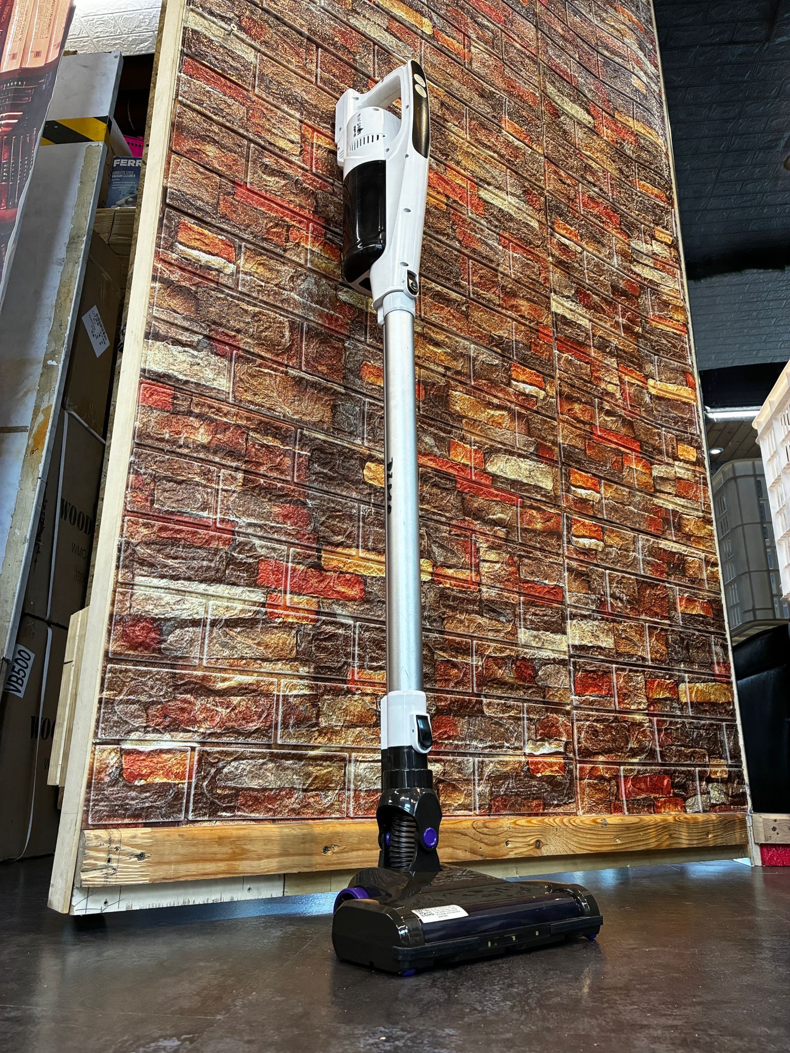 一木 WMVC02 無刷鋰電吸麈機/拖地頭連水箱/除塵蟎刷 (專業套裝組合)  WOODMAN電/紅M電池  * 吸塵機體積偏大(不適合選用"順豐智能櫃"寄貨) *