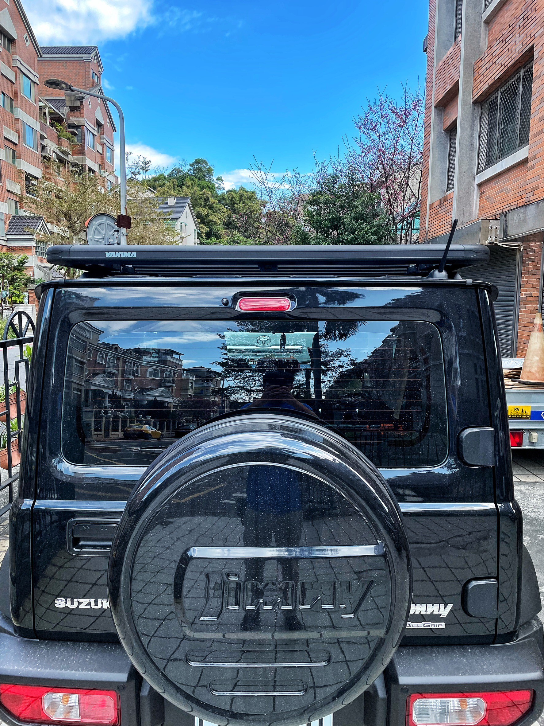 YAKIMA LockNLoad Platform JB74 JIMNY 車頂平台 (吉姆尼 吉米)