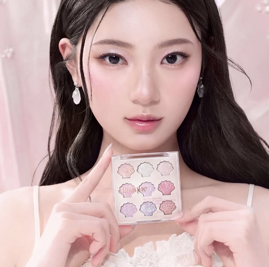 現 貨｜💖Dasique Twinkle Mermaid🫧 夢幻人魚姬系列 #34 Twinkle Mermaid 9色人魚色眼影盤