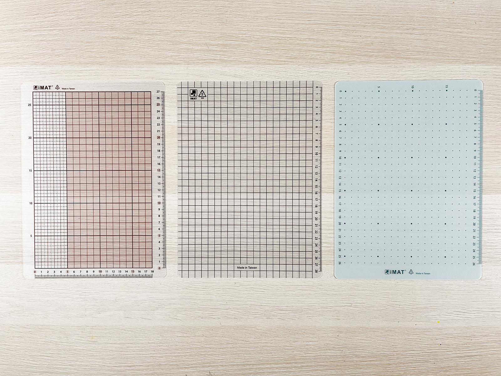 寫字作圖 A4專用墊板 無毒環保 格線 / 點點 三種格式｜imat 台灣