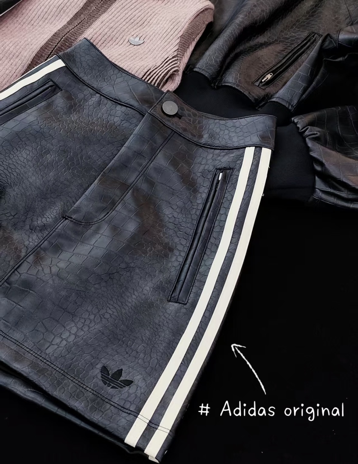 代購-Adidas Originals 條紋紐扣 鱷魚皮皮短裙 女款