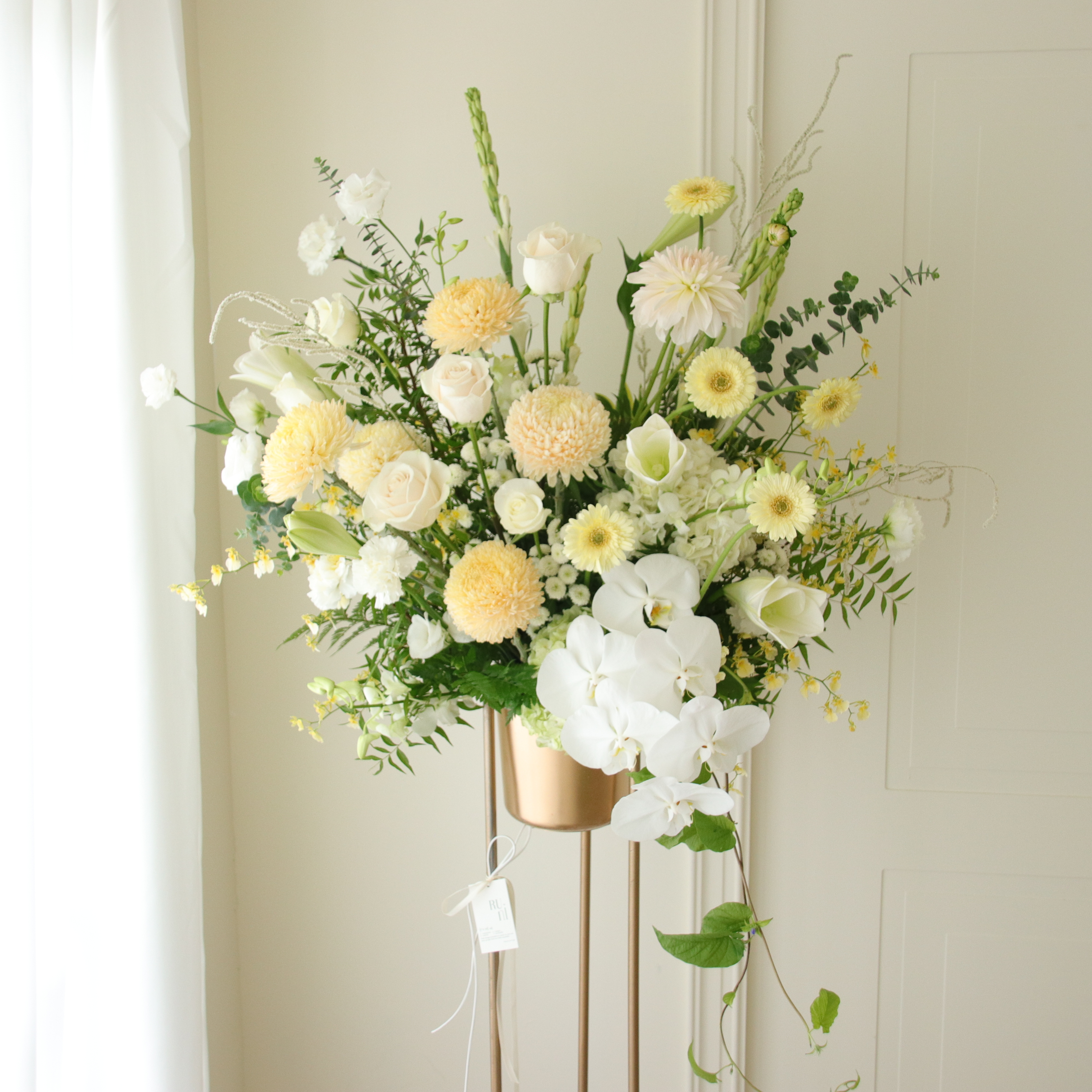 RUNI Flowers - 特色不挑款高架花籃（花材及色系由花藝師設計搭配）