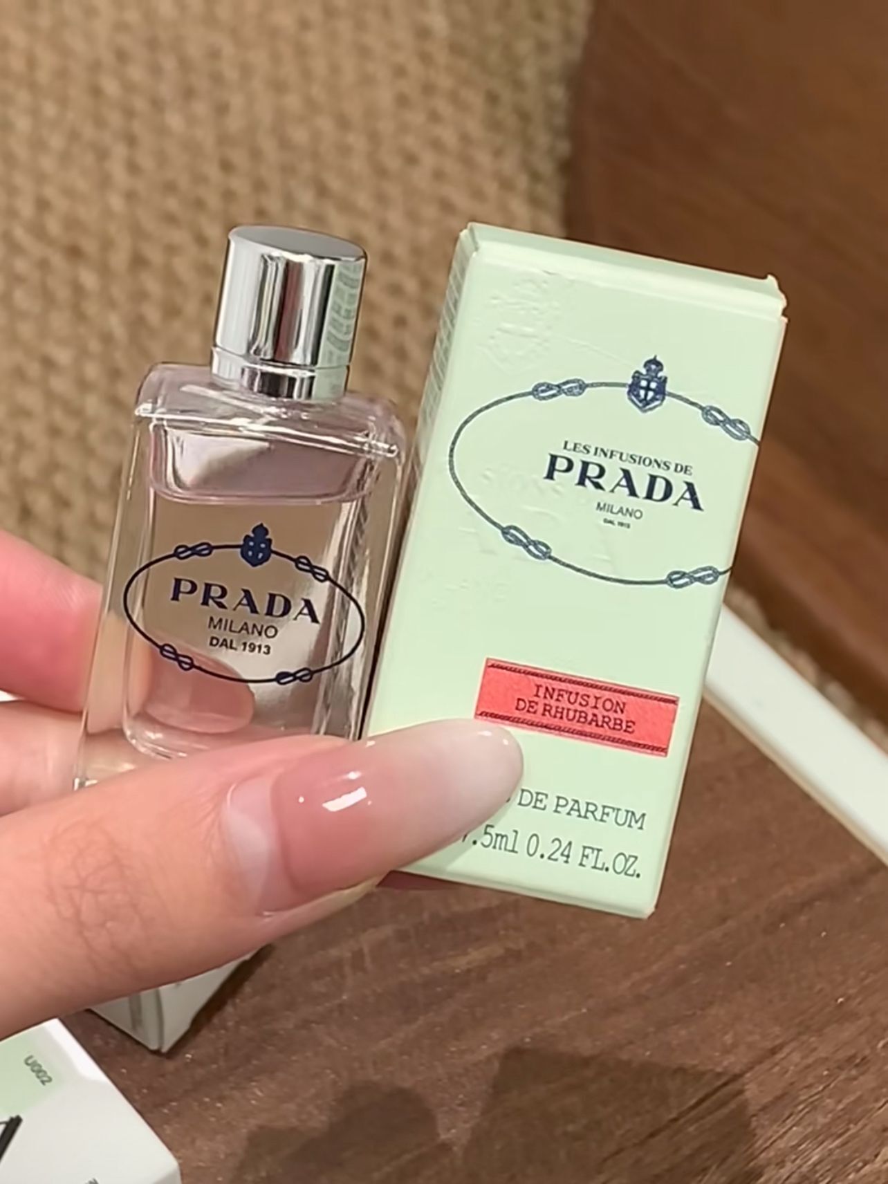 PRADA💚 Infusion de Rhubarbe 香水7.5ml weareseoul.com
