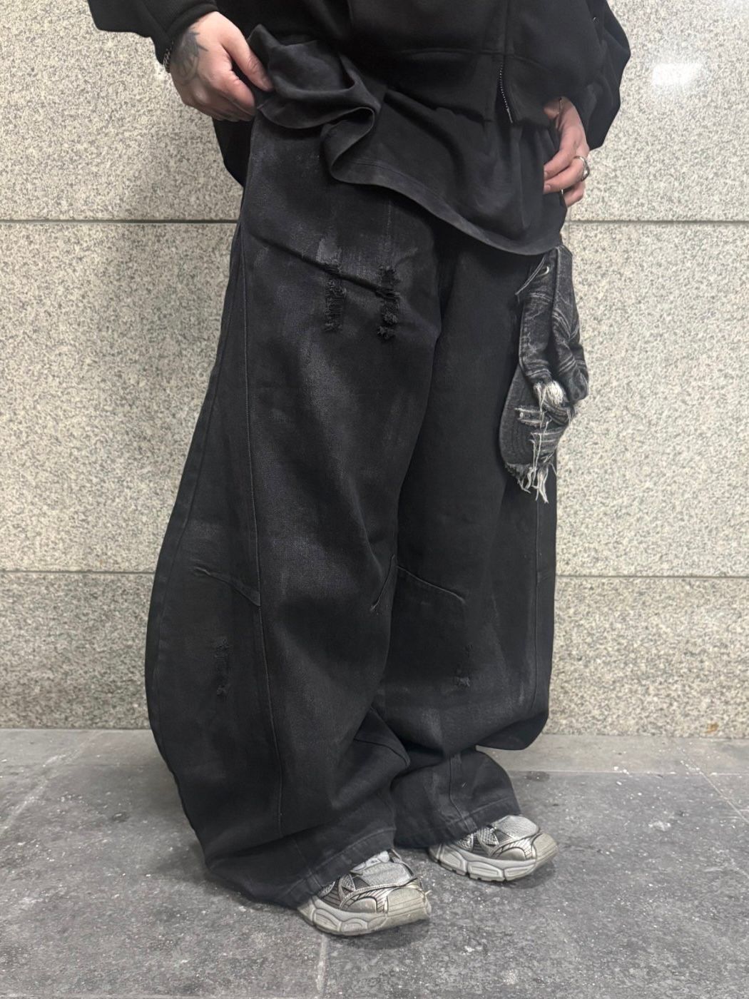 仿污破洞鬆身牛仔褲 GLAMOUR-141P