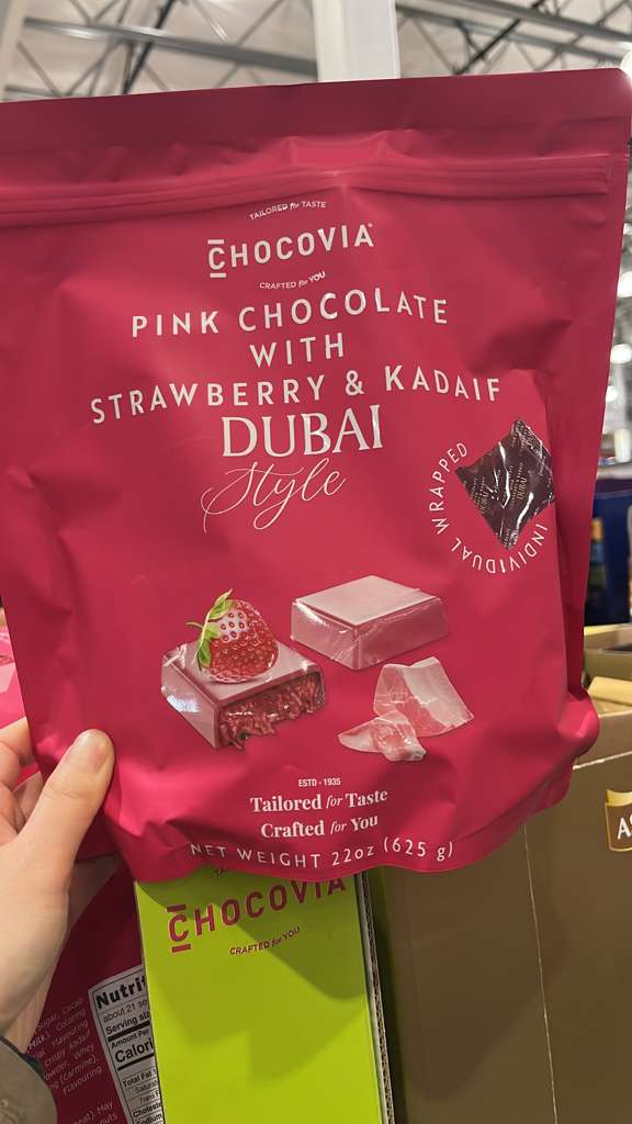 VV171 美國COSTCO CHOCOVIA 士多啤梨味杜拜朱古力625G EXP:2027.05