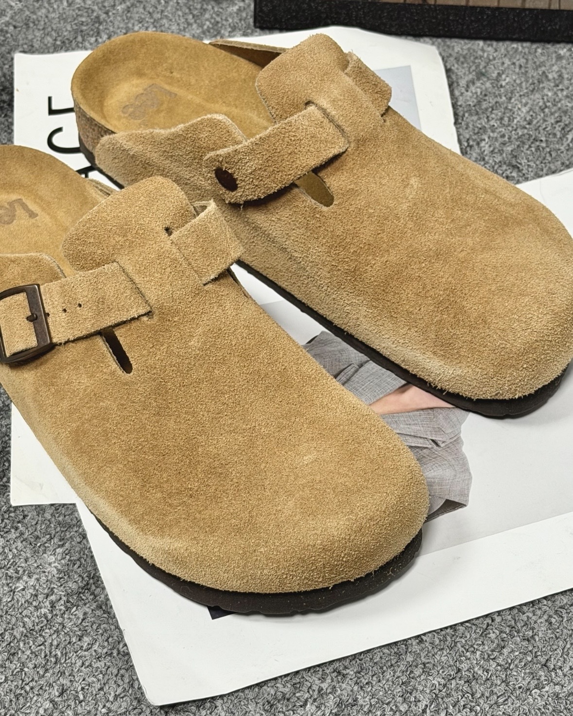 <現貨>Lee 百搭 軟木軟底 麂皮 勃肯鞋 拖鞋 黃棕色