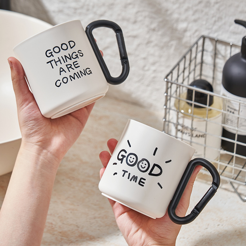 《6598》韓系黑白扣環字母漱口杯500ml