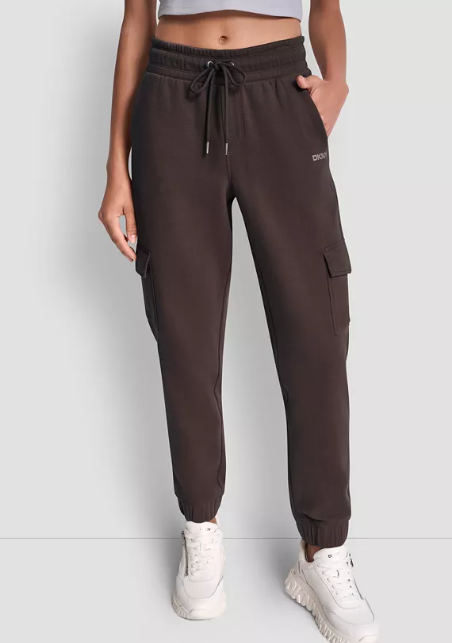 [S] DKNY ESPRESSO HIGH-RISE STUDDED LOGO SLIM JOGGER, DP5P3504-ESP (SD1748)