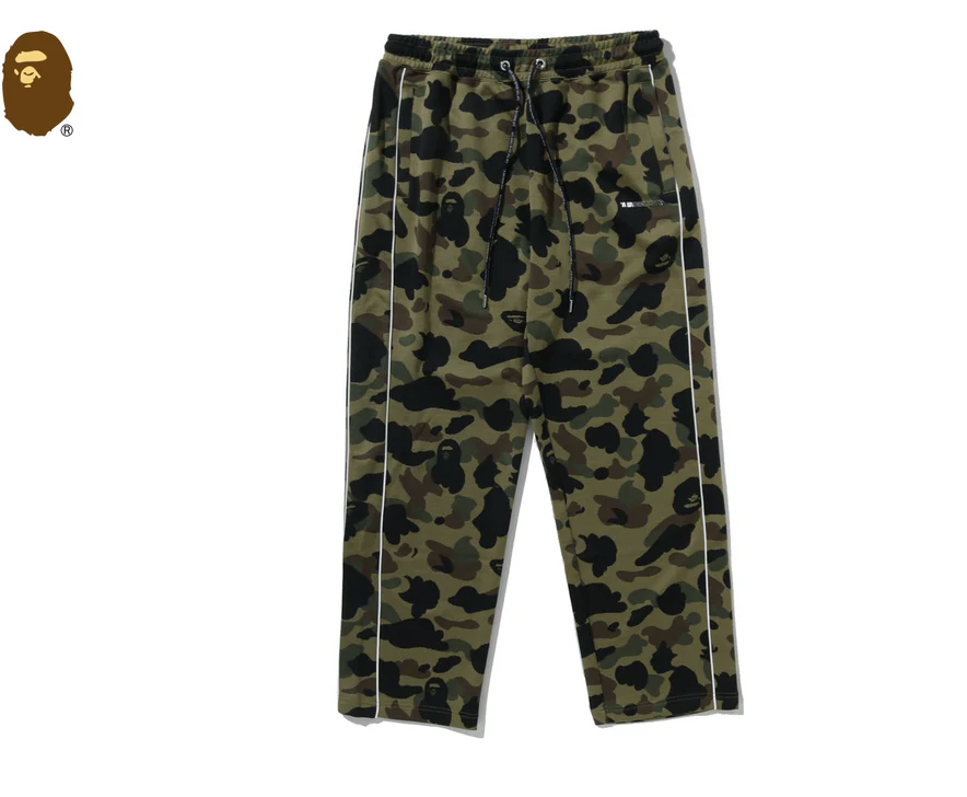 【BAPE男生】0228 發售 寬版 1ST CAMO A BATHING APE LOGO RELAXED FIT TRACK SWEATPANTS