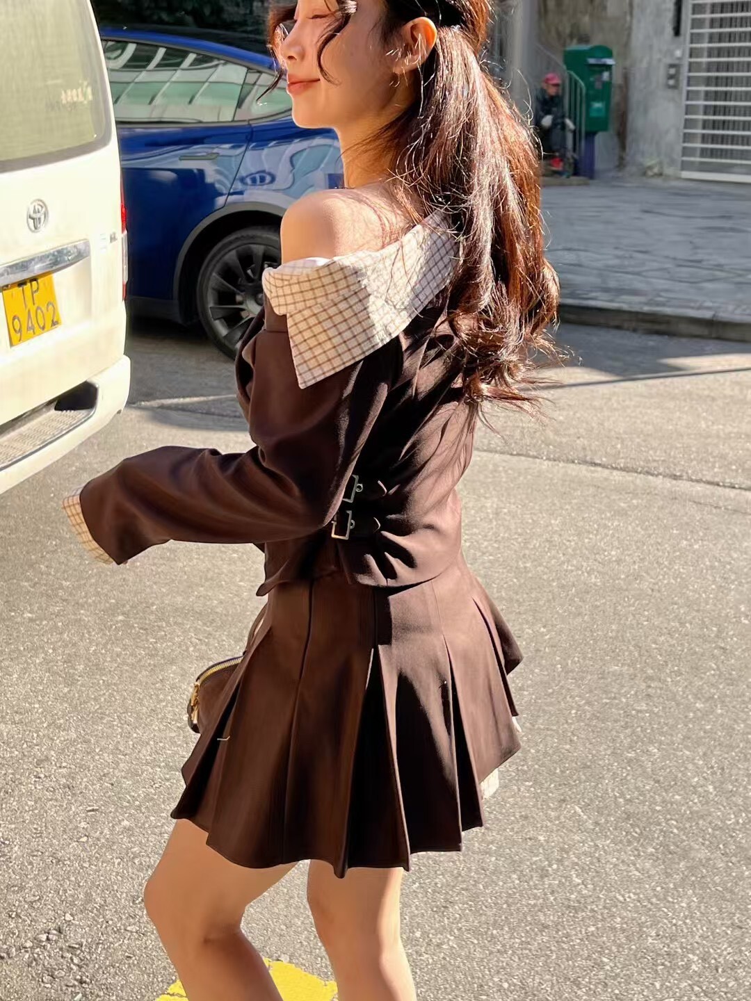 側口袋翻領露肩收腰上衣  短裙(分售)