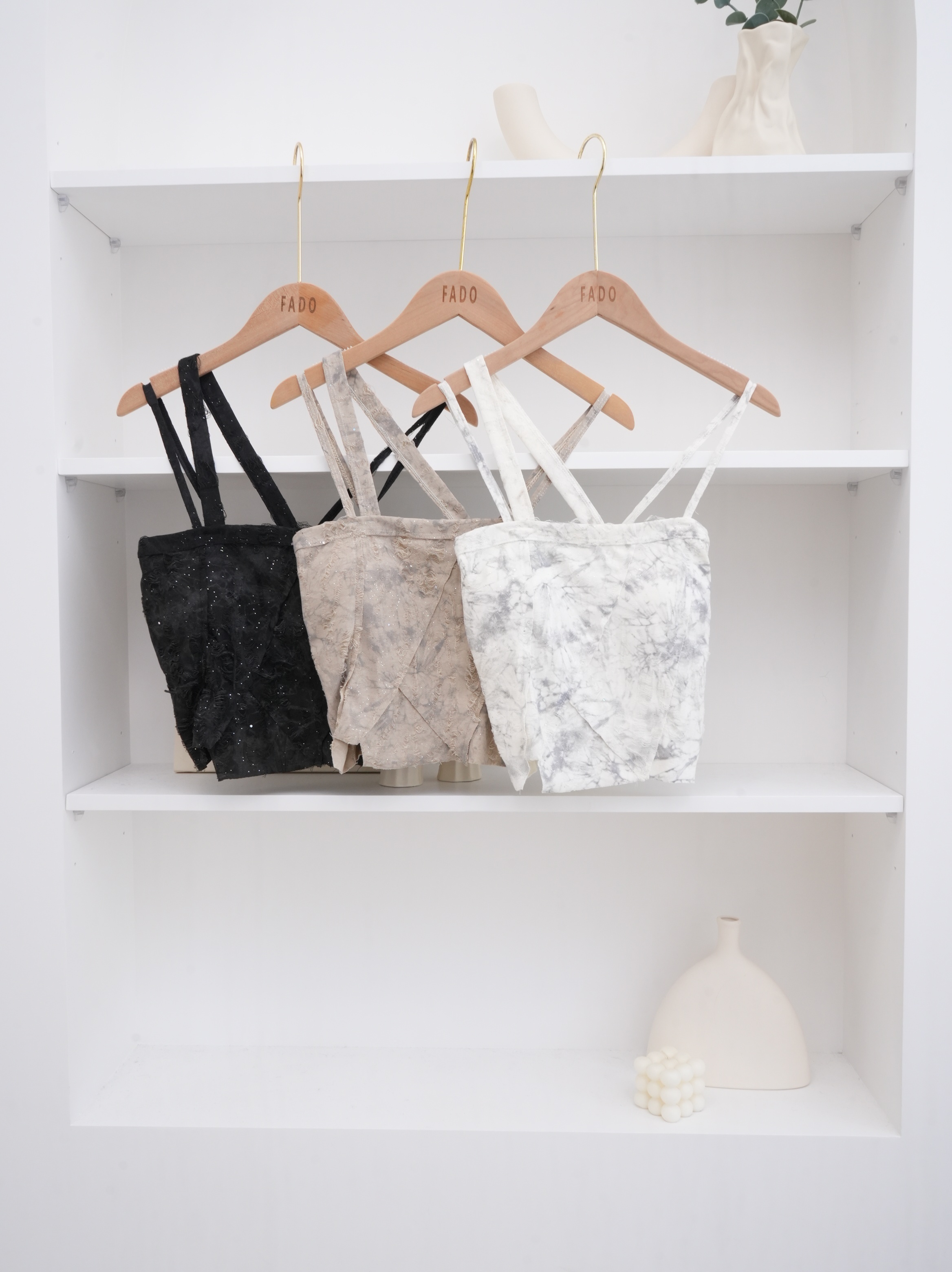 法朵Fado shop｜暈染造型斜肩美背後鬆緊背心 5265003 三色{內襯杯墊}