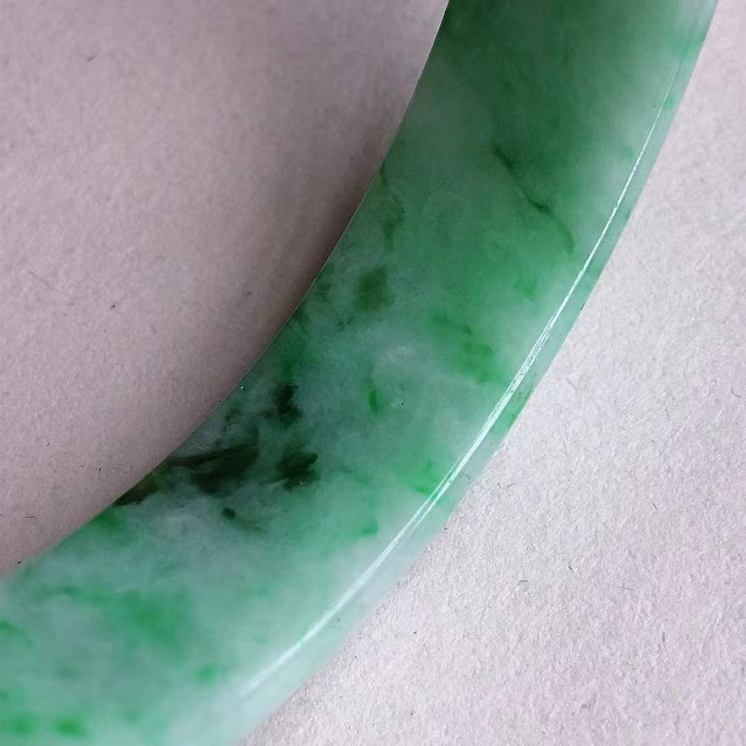 1292668 54.6mm翡翠冰糯飄辣綠正圈手鐲 (54-56)