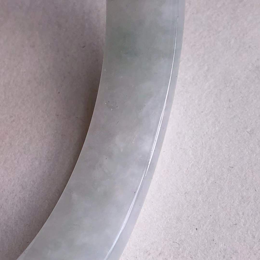 1292670 58.6mm翡翠冰糯白冰飄綠正圈手鐲 (58-60)