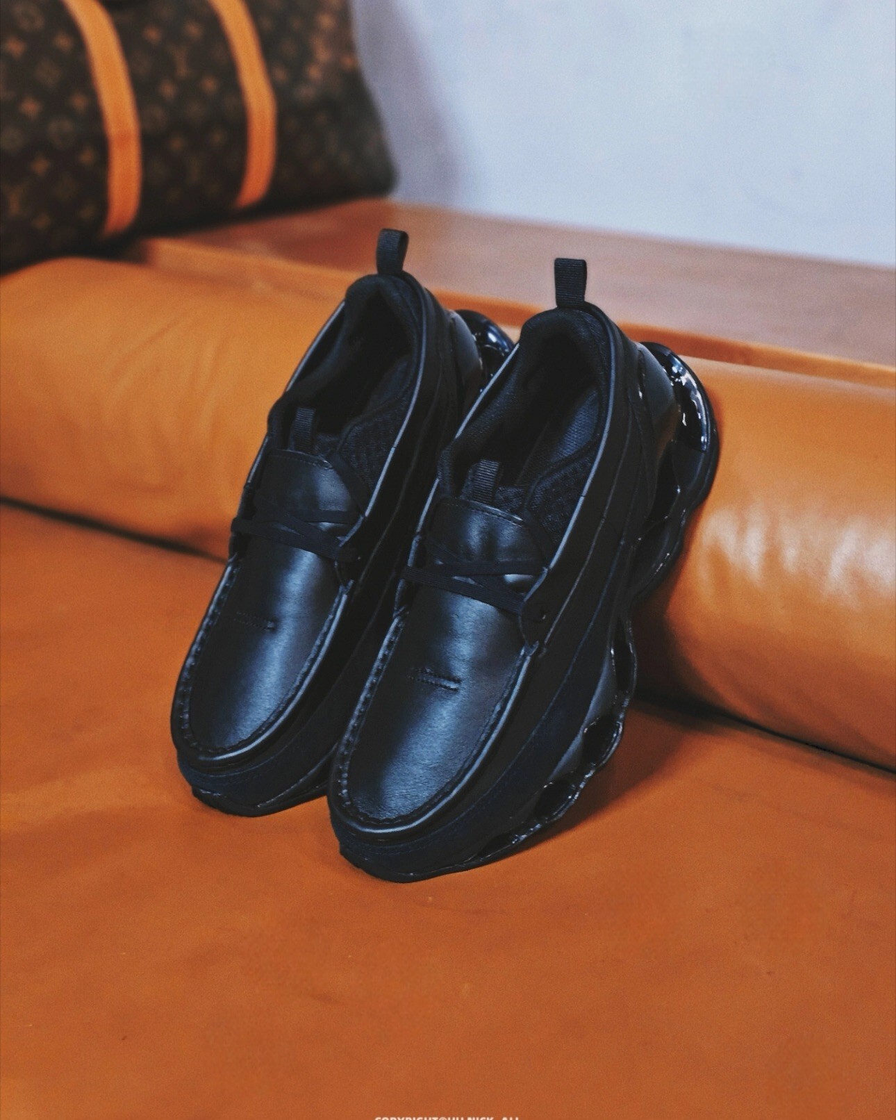 〈限量商品不退換〉男鞋 MIZUNO WAVE PROPHECY MOC 美津濃 黑色 避震 皮革 麂皮 避震 休閒鞋【D1GD261401】