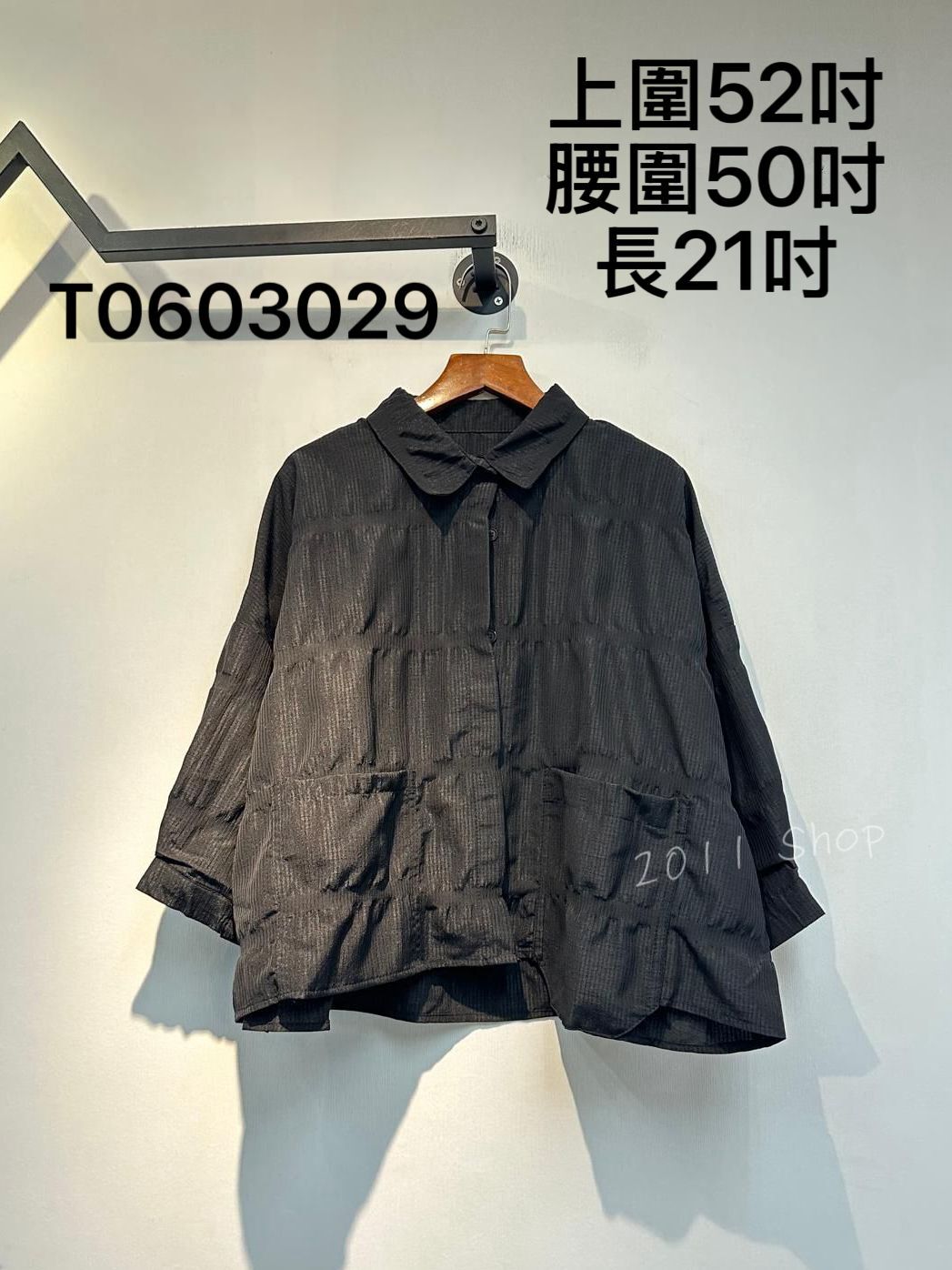 出口日本暗紋泡泡皺褶恤衫  上圍52吋 腰圍50吋 長21吋  T0603029