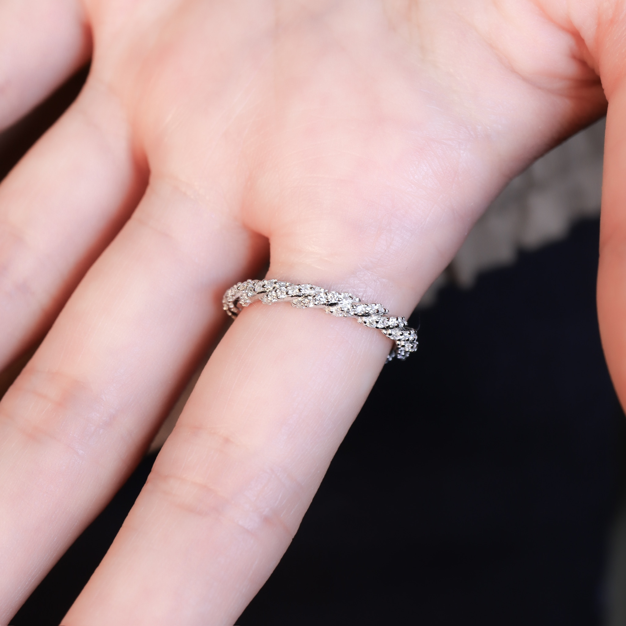 | 925純銀・厚鍍白金・莫桑石 | 鑽光身後是我戒指  | RI1061 |