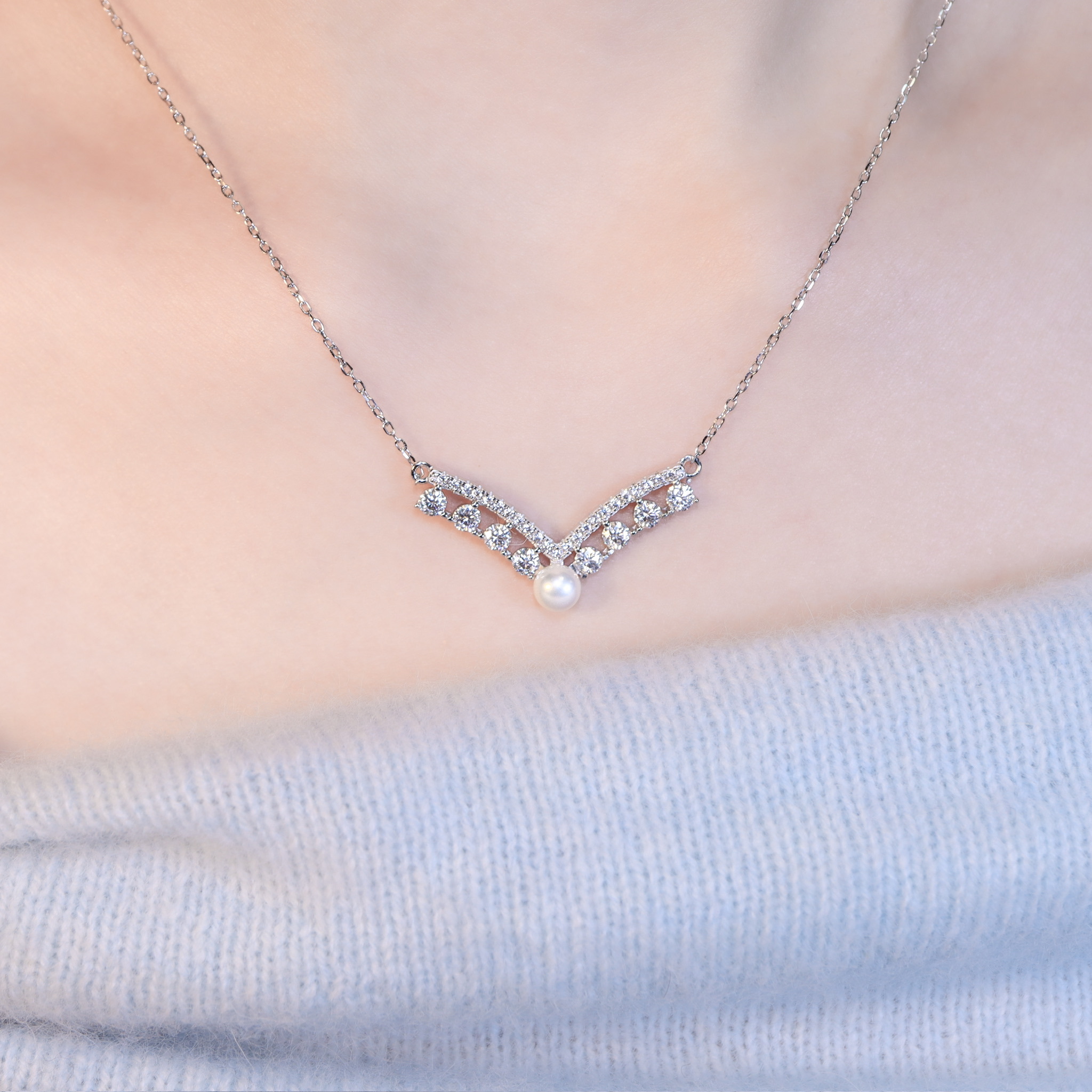 | 925純銀・厚鍍白金・莫桑石・珍珠 | 鑽光珍惜每刻項鍊 | NE1613 |