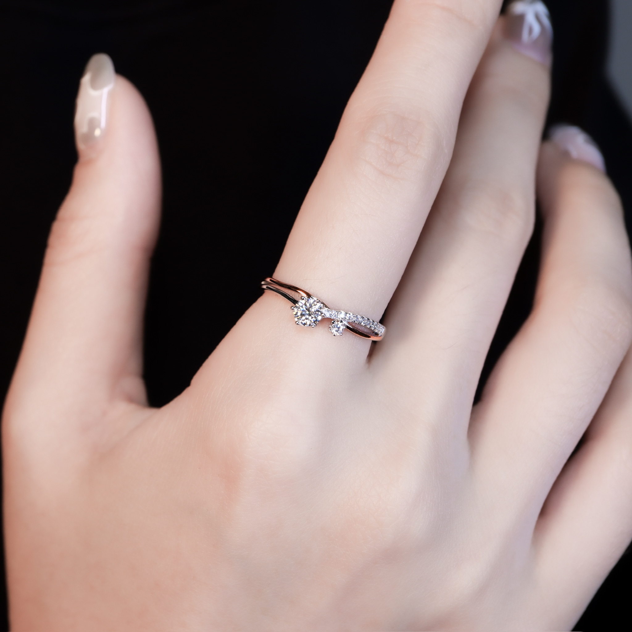 | 925純銀・厚鍍白金・ 厚鍍玫瑰金・莫桑石 | 鑽光邂逅星辰戒指 | RI1060 |