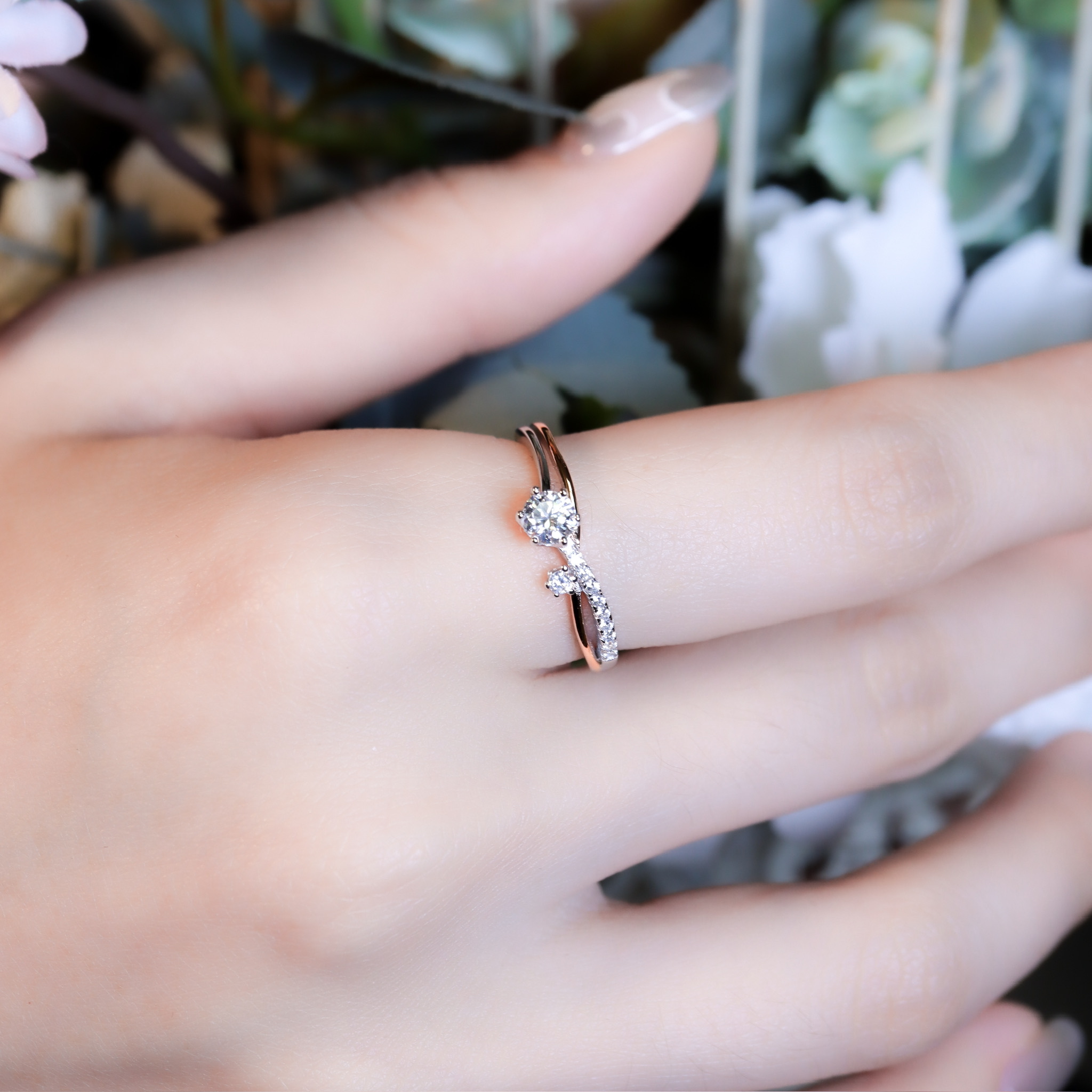 | 925純銀・厚鍍白金・ 厚鍍玫瑰金・莫桑石 | 鑽光邂逅星辰戒指 | RI1060 |