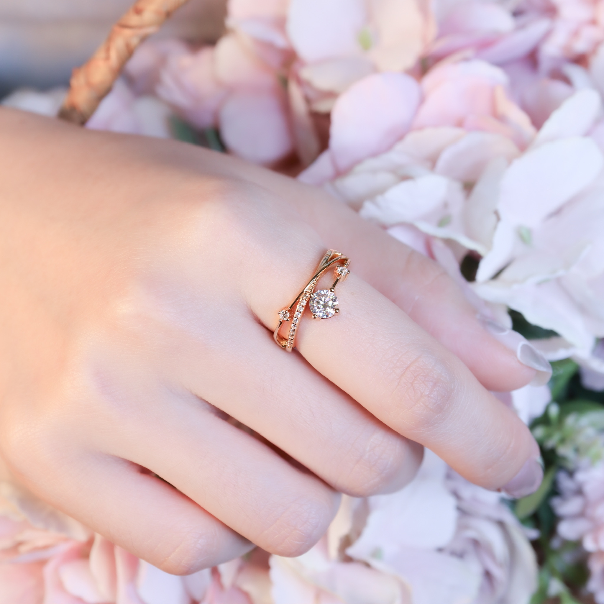 | 925純銀・ 厚鍍玫瑰金 ・莫桑石 | 鑽光邂逅彼此戒指 | RI1076 |