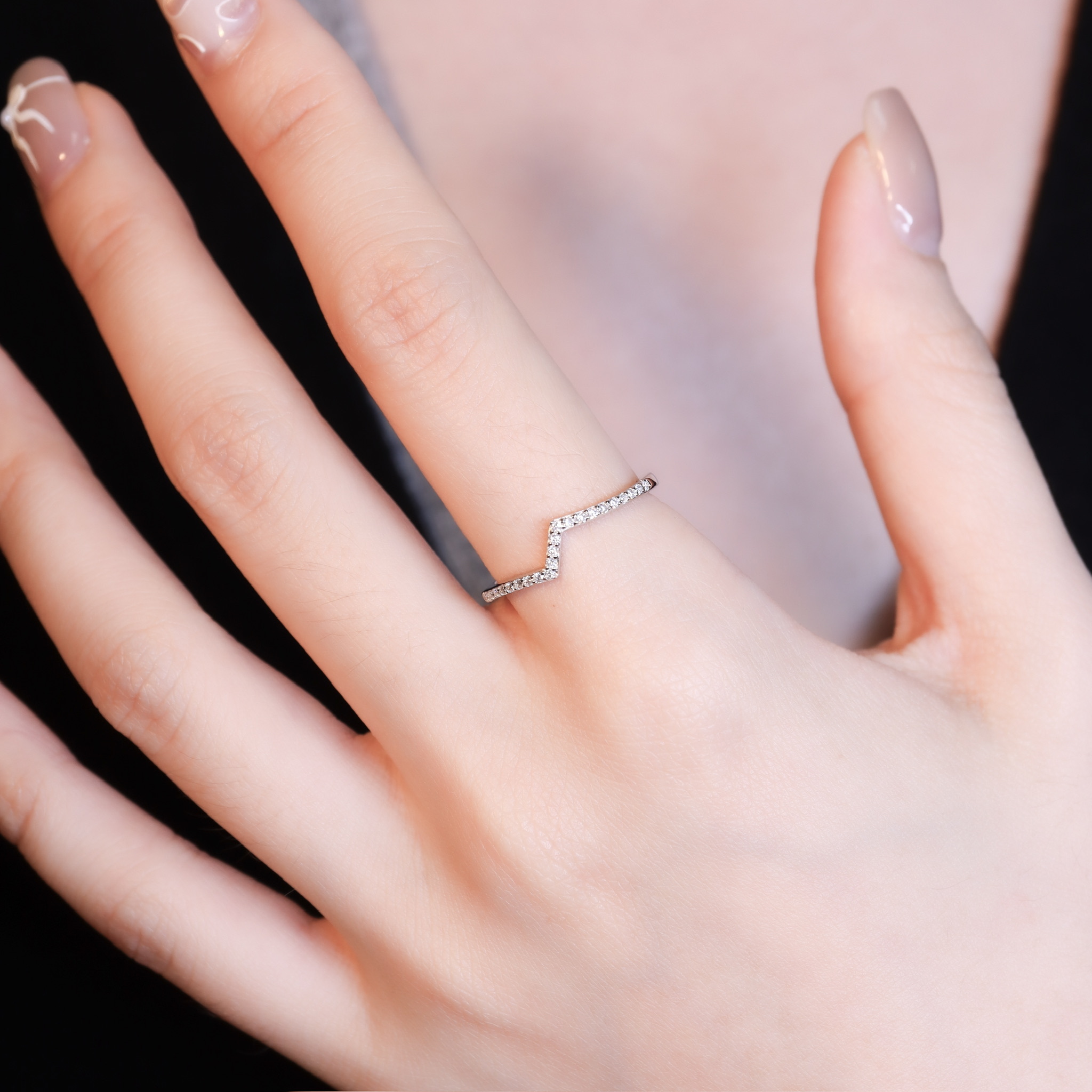 | 925純銀・厚鍍白金・莫桑石 | 鑽光心動不停戒指  | RI1077 |