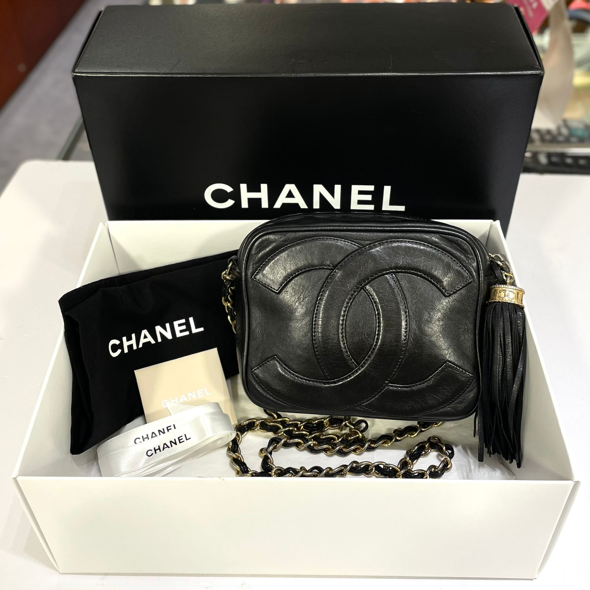 95%NEW二手CHANEL斜背包 VINTAGE 黑色牛皮浮雕LOGO流蘇 金鏈 #中古 #香榭站正品