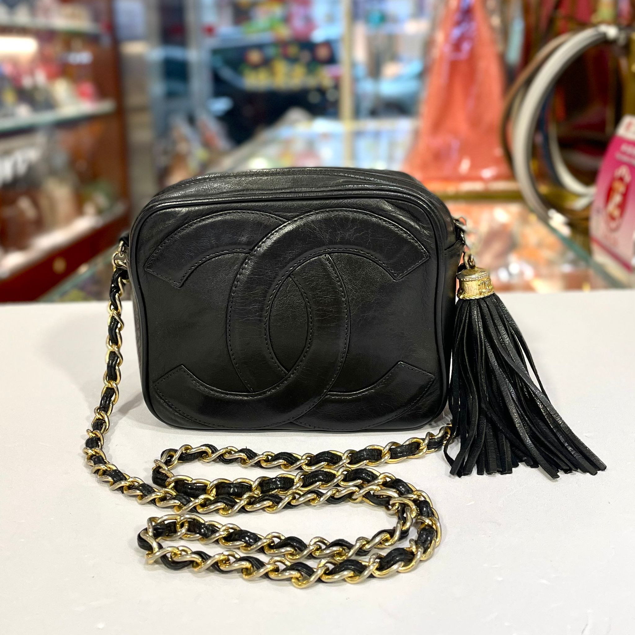 95%NEW二手CHANEL斜背包 VINTAGE 黑色牛皮浮雕LOGO流蘇 金鏈 #中古 #香榭站正品