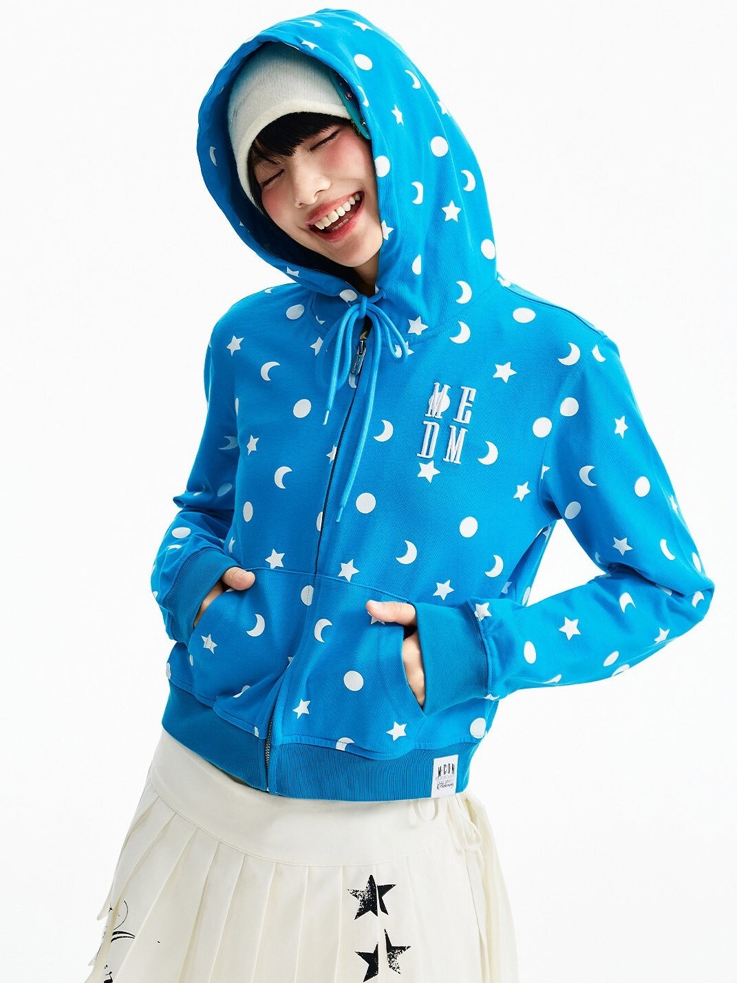 MEDM 胸前刺繡Logo 正肩短版 滿印日月星 休閒 抽繩連帽 外套