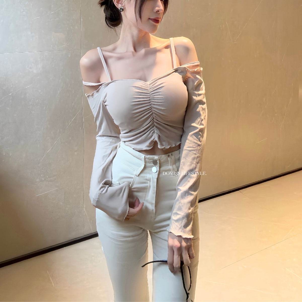 【甜心造型】DOMISS顯瘦抓皺長袖露肩上衣-4色(現+預)