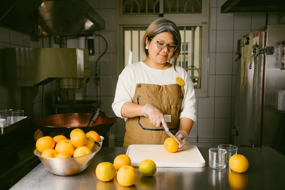 果醬女王柯亞細細拆解台灣水果的酸度、香氣與尾韻，並帶上國際評審的餐桌，讓世界重新看見它的潛力與價值。