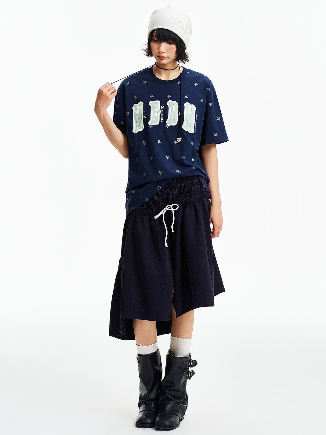 MEDM 胸前撞色 雙層貼皮刺繡Logo 滿印閃粉小星星 短袖T