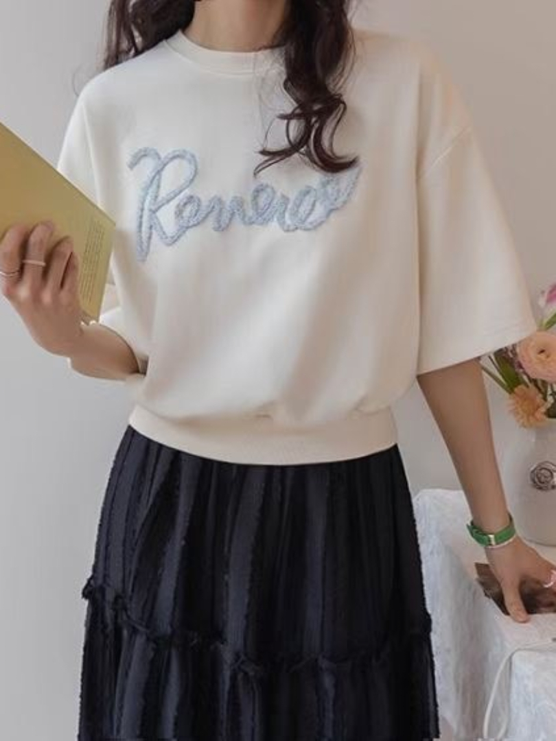 穿起來比例會變溫柔★韓系刺繡顯瘦五分袖上衣