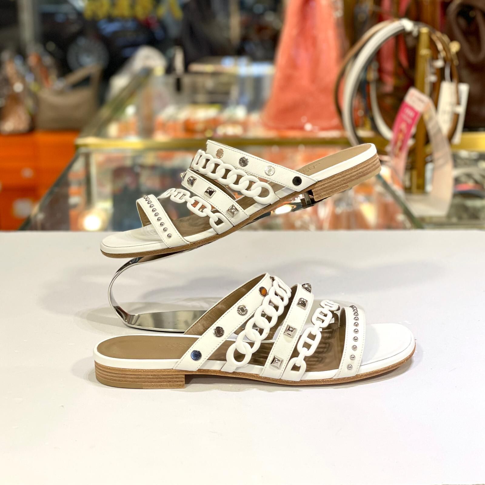 本週特價!!! 全新HERMES拖鞋 白色豬鼻窩釘平底鞋 37.5碼 Hermés Napa Amalfi Sandals H201067Z #BRAND NEW #香榭站正品