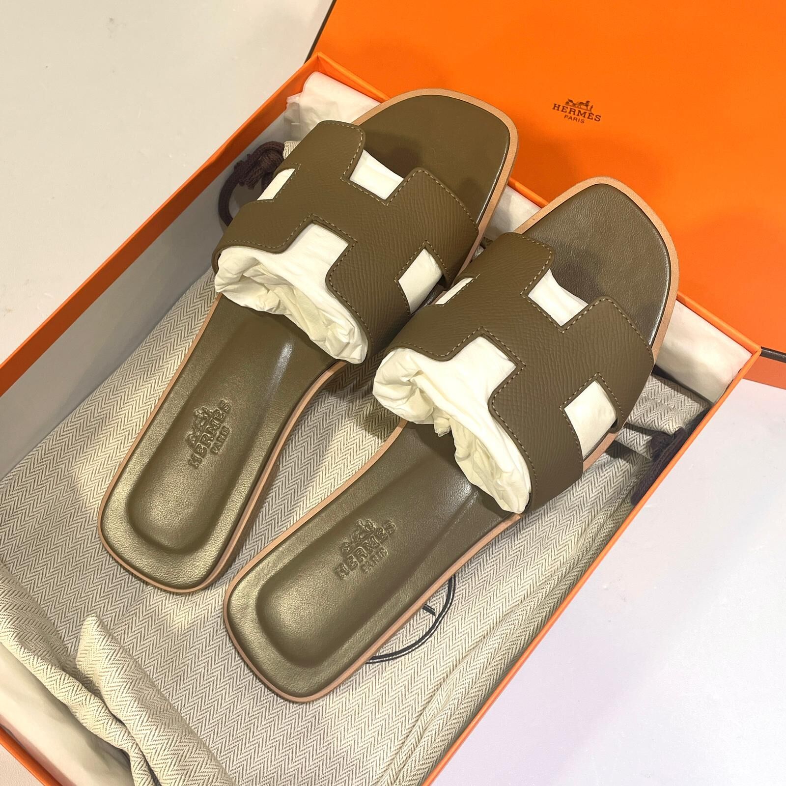 全新HERMES拖鞋37碼 Oran sandal H202272X 大象灰平底鞋EPSOM皮 #BRAND NEW #香榭站正品