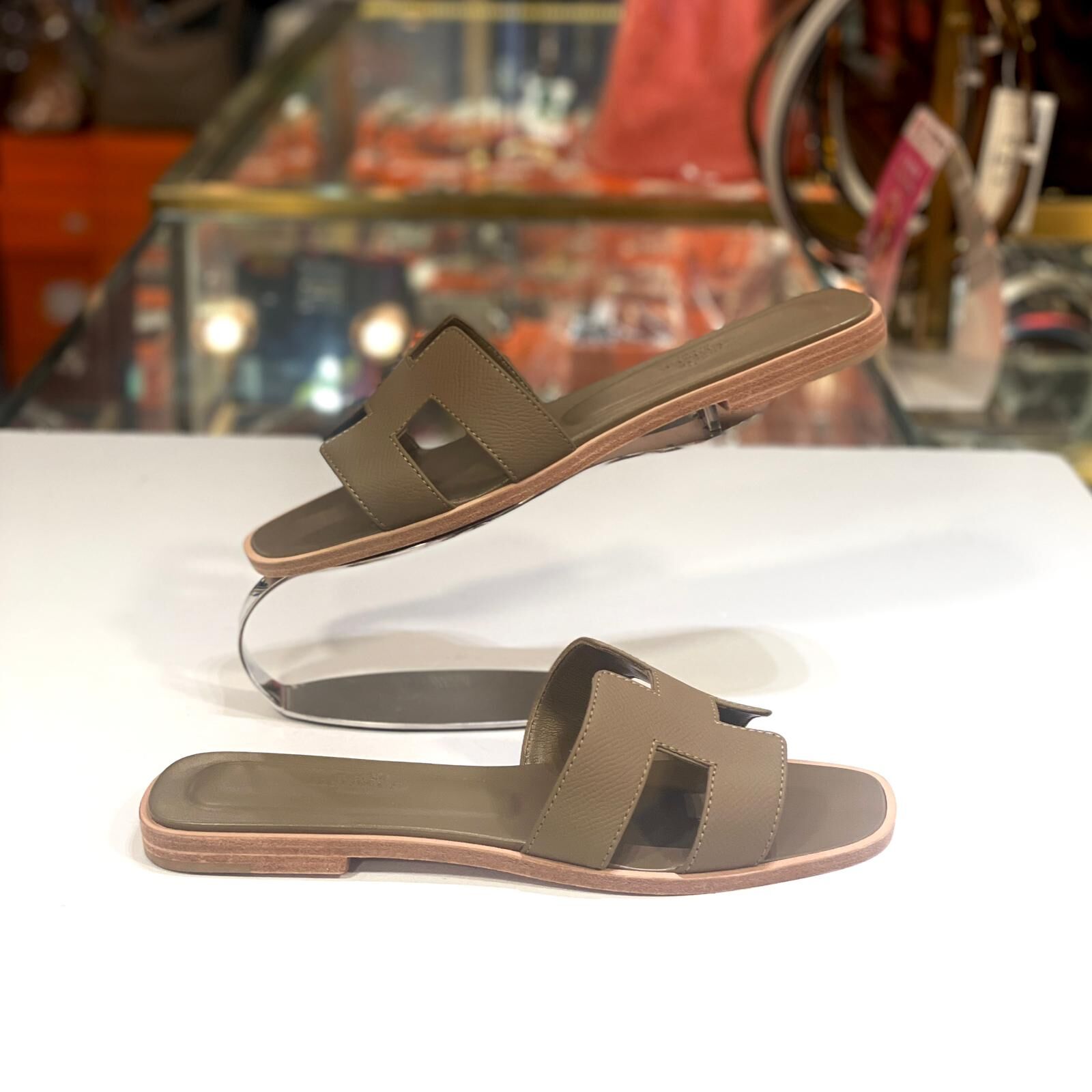 全新HERMES拖鞋37碼 Oran sandal H202272X 大象灰平底鞋EPSOM皮 #BRAND NEW #香榭站正品