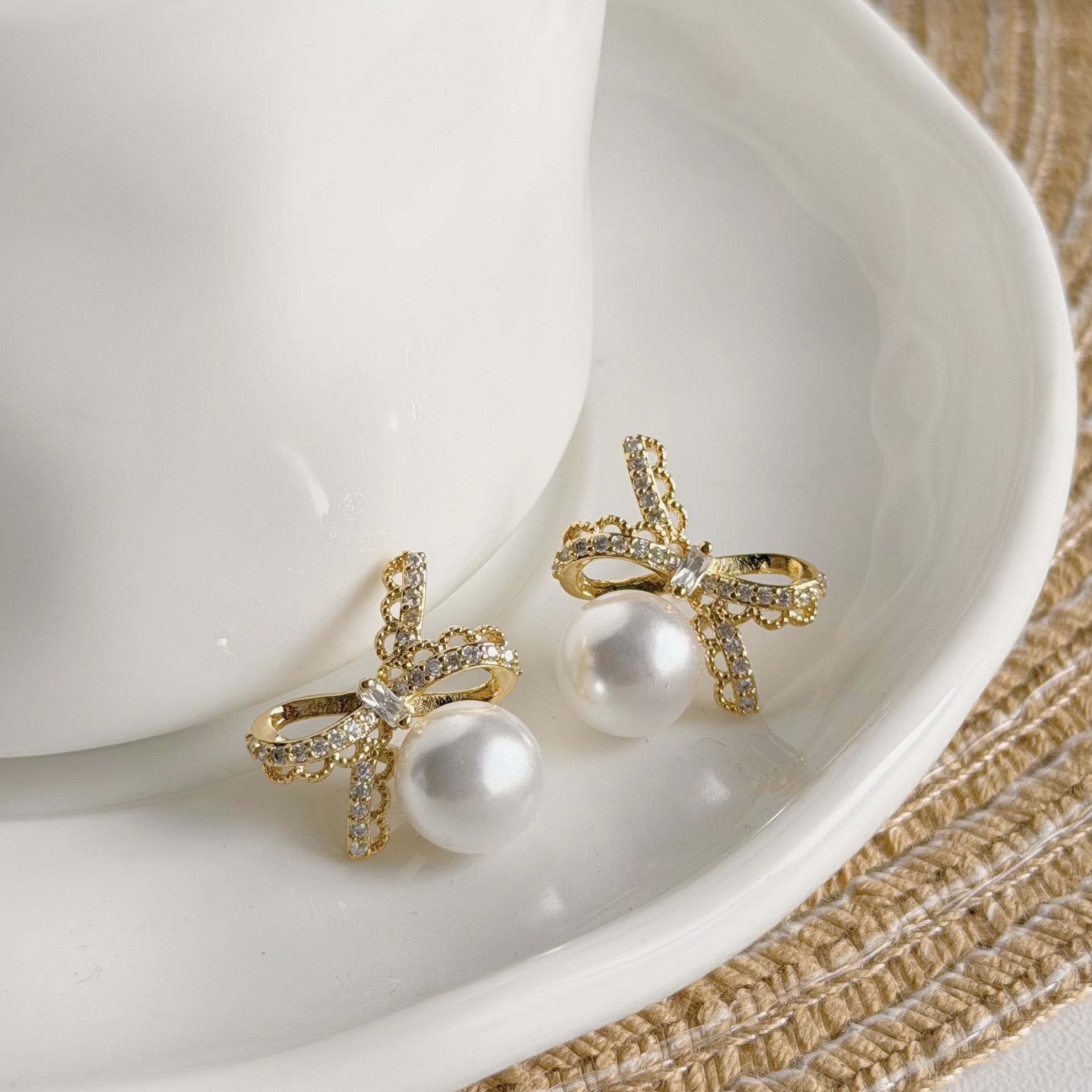 A243蕾絲蝴蝶結珍珠耳針