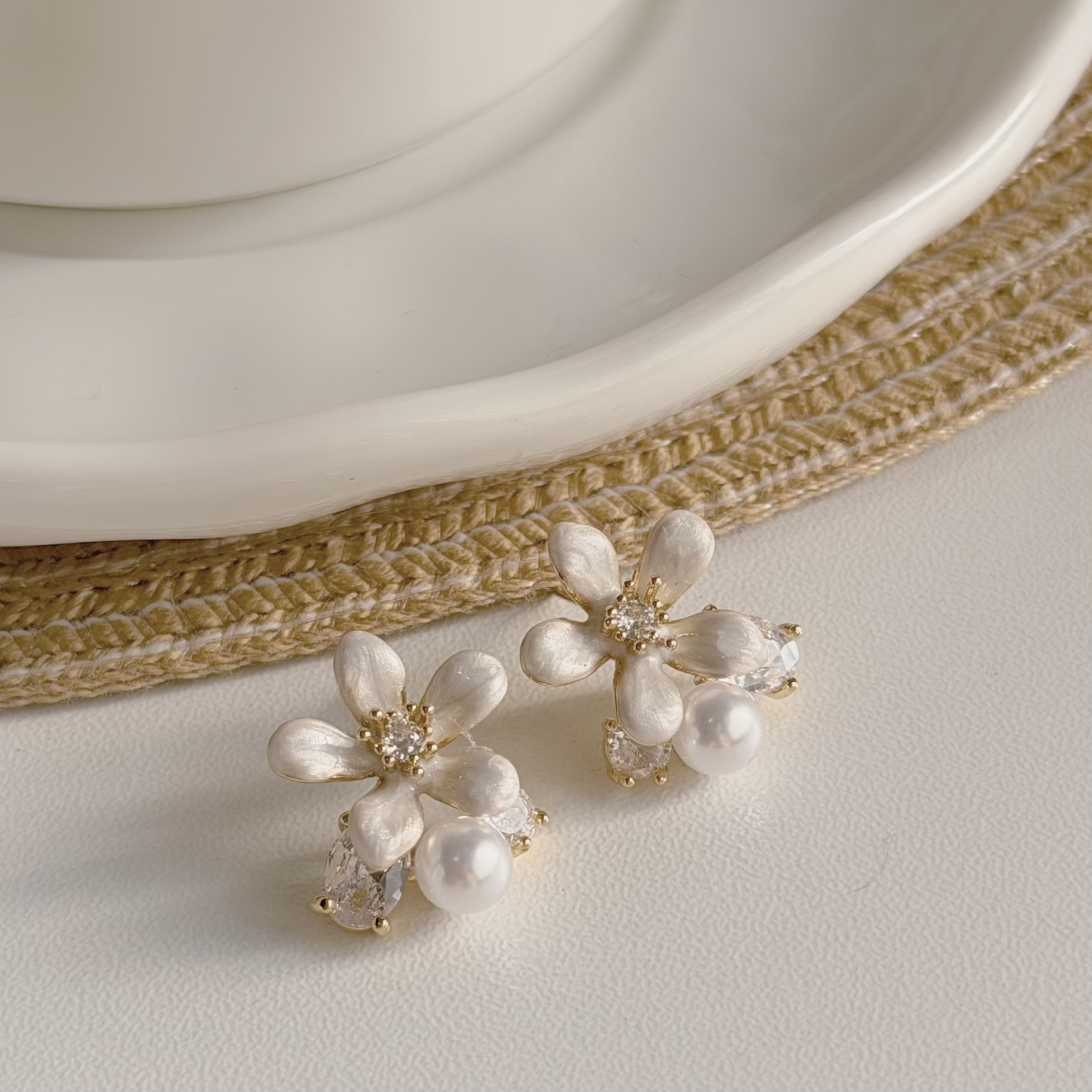 A241烤漆小花珍珠耳針