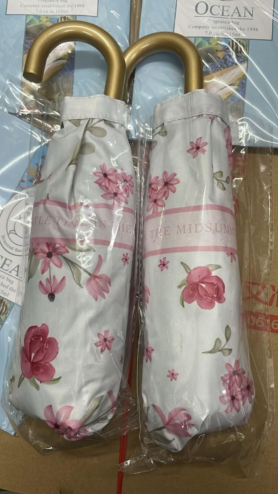 現貨 超輕黑膠防曬折疊彎鉤傘（粉紅色）（#919大B)