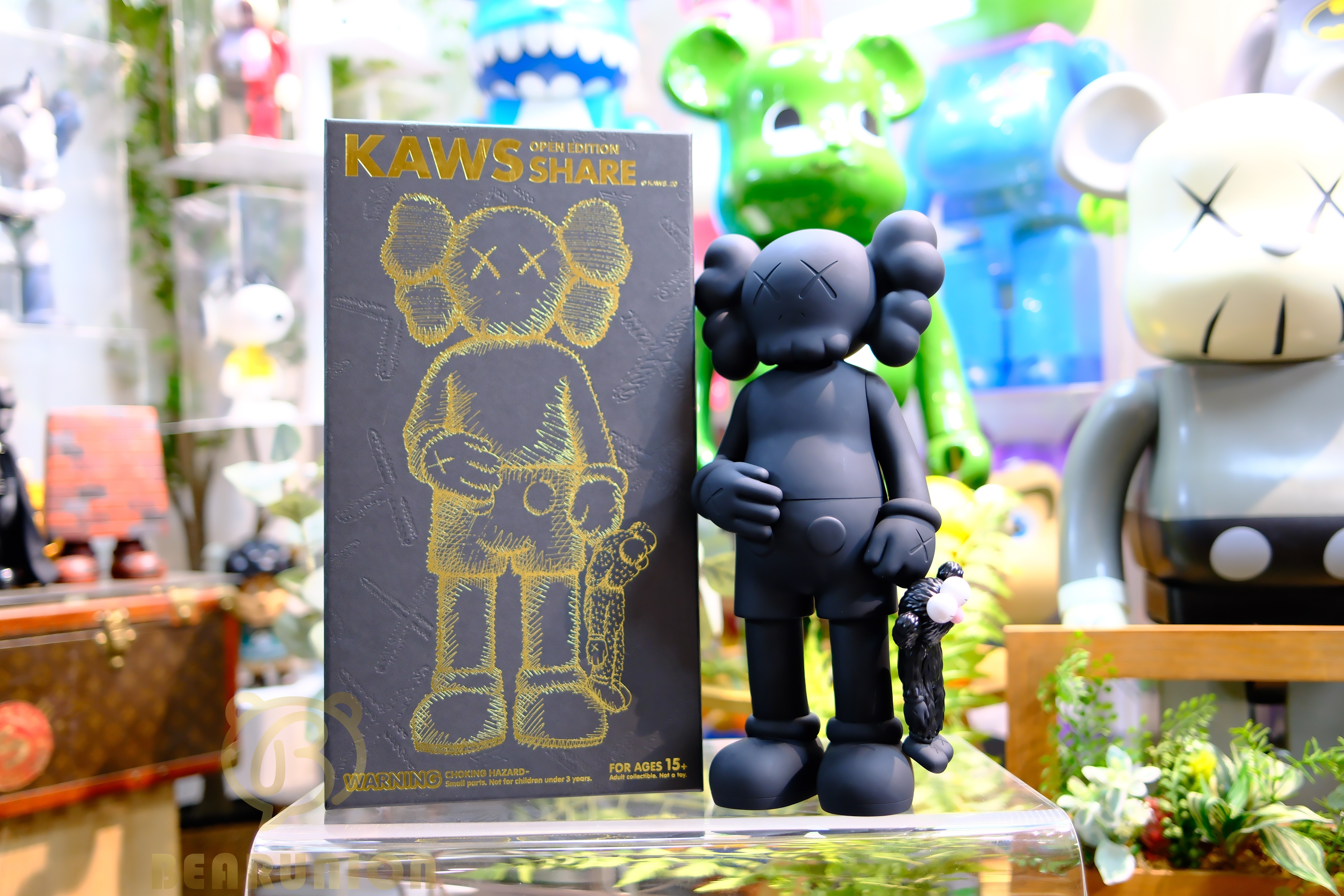 🥇現貨🥇KAWS Share Vinyl Figure Black