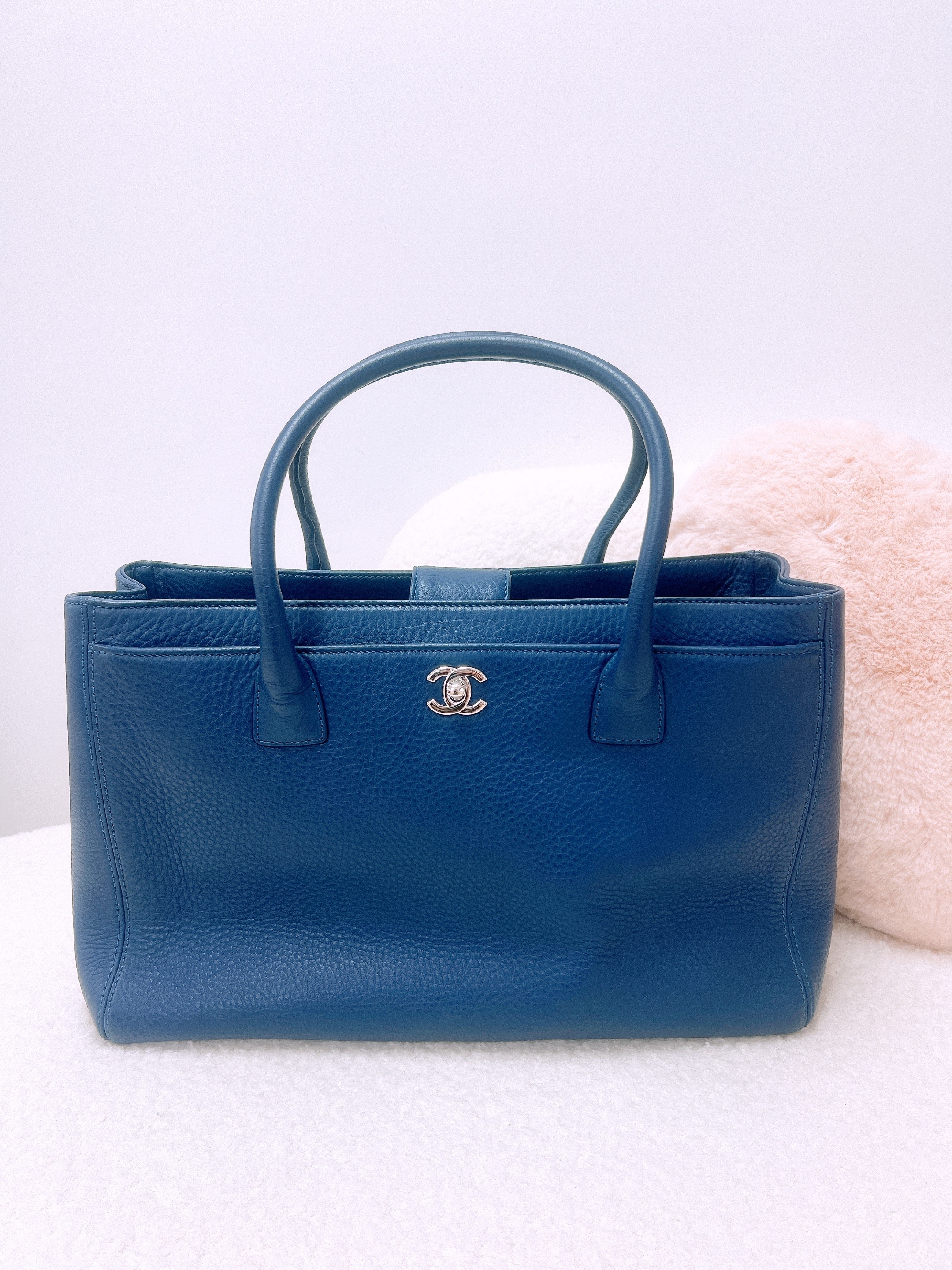 Chanel executive tote navy