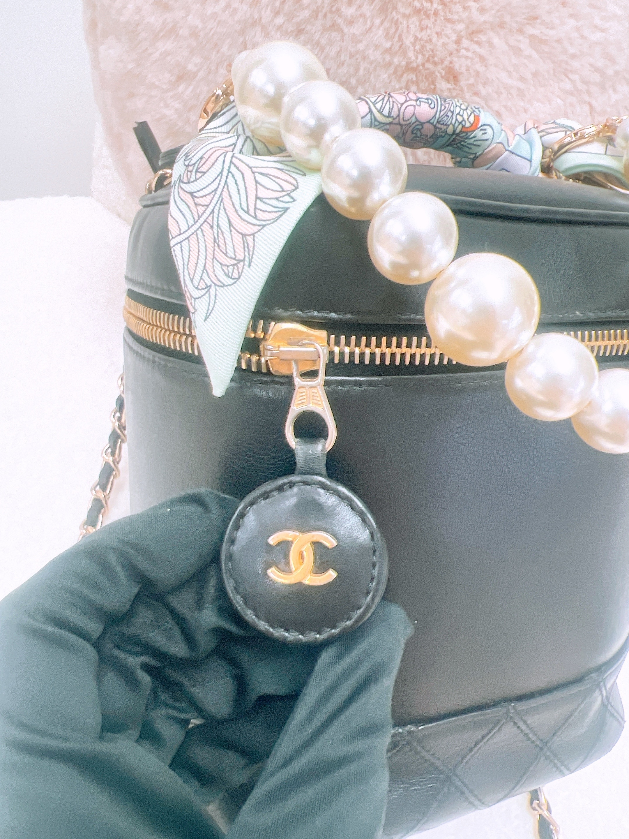 Chanel vanity vintage (black smooth calfskin/ GHW)