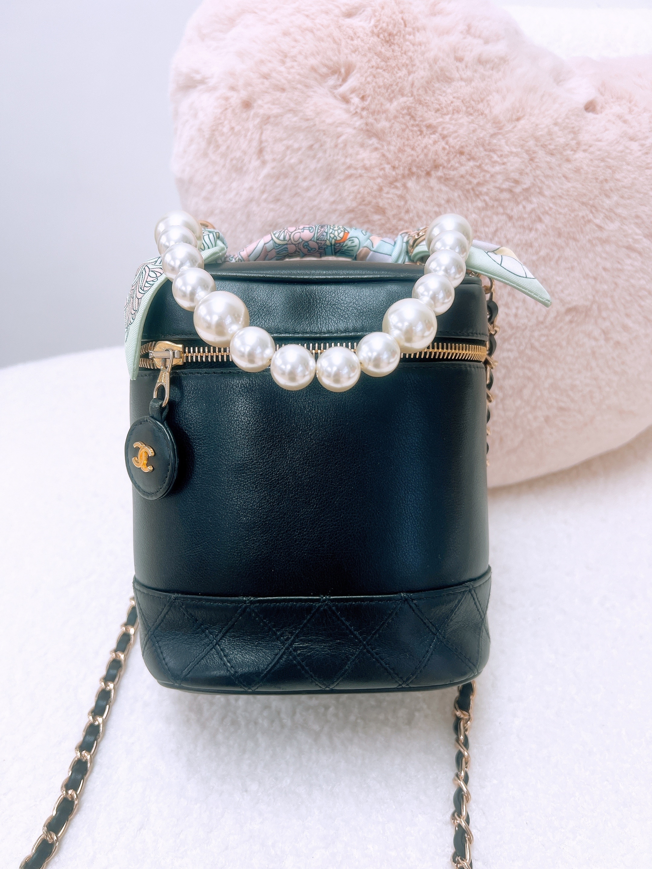 Chanel vanity vintage (black smooth calfskin/ GHW)