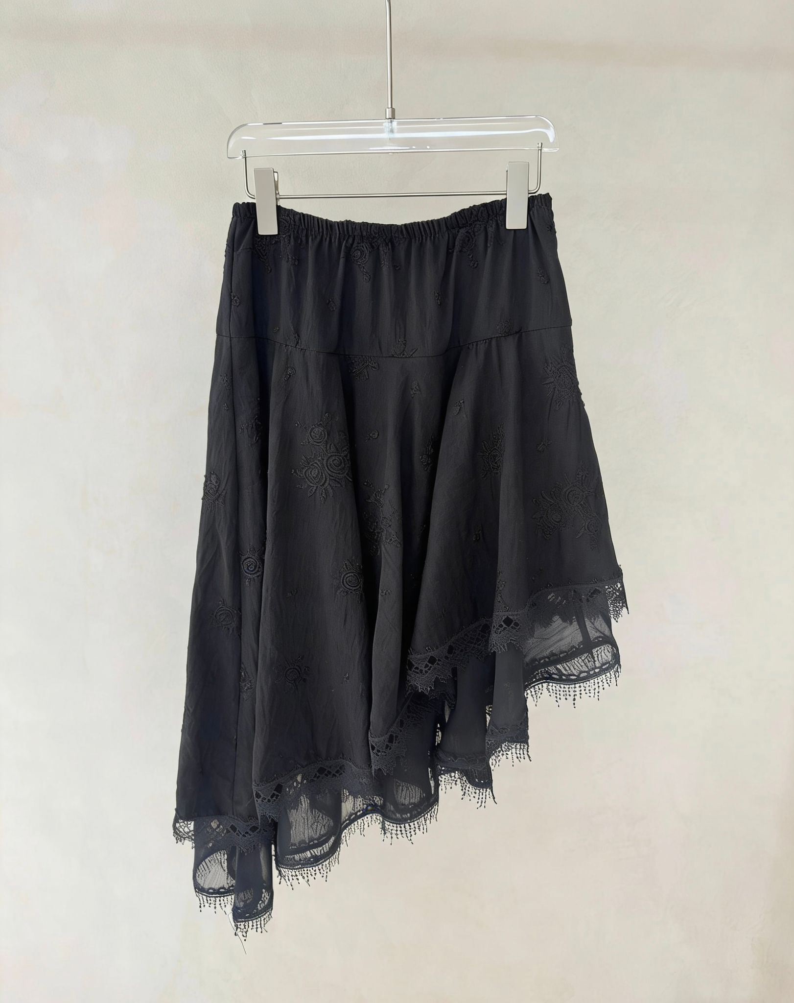 A22a G622727507 蕾絲打斜剪裁流蘇半身裙 - 黑色