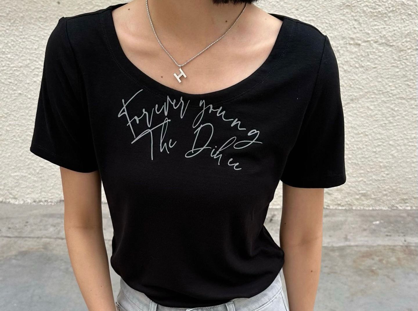 A46a D511023838 圓領英文字印花短袖上衣 - 黑色