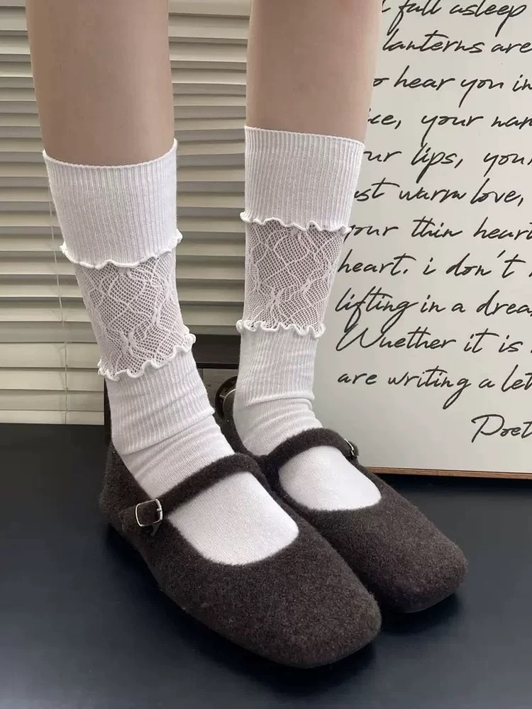 軟萌蕾絲拼接中筒襪