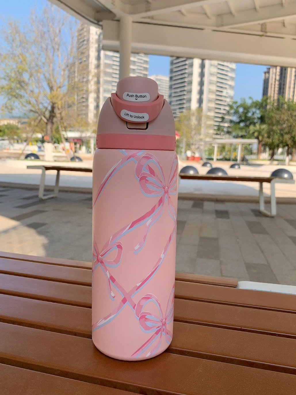 【預購】國外限定 Owala x UO 限量 聯名款 粉色 蝴蝶結 緞帶 水壺 吸管杯 手柄提把 保溫杯 945ml