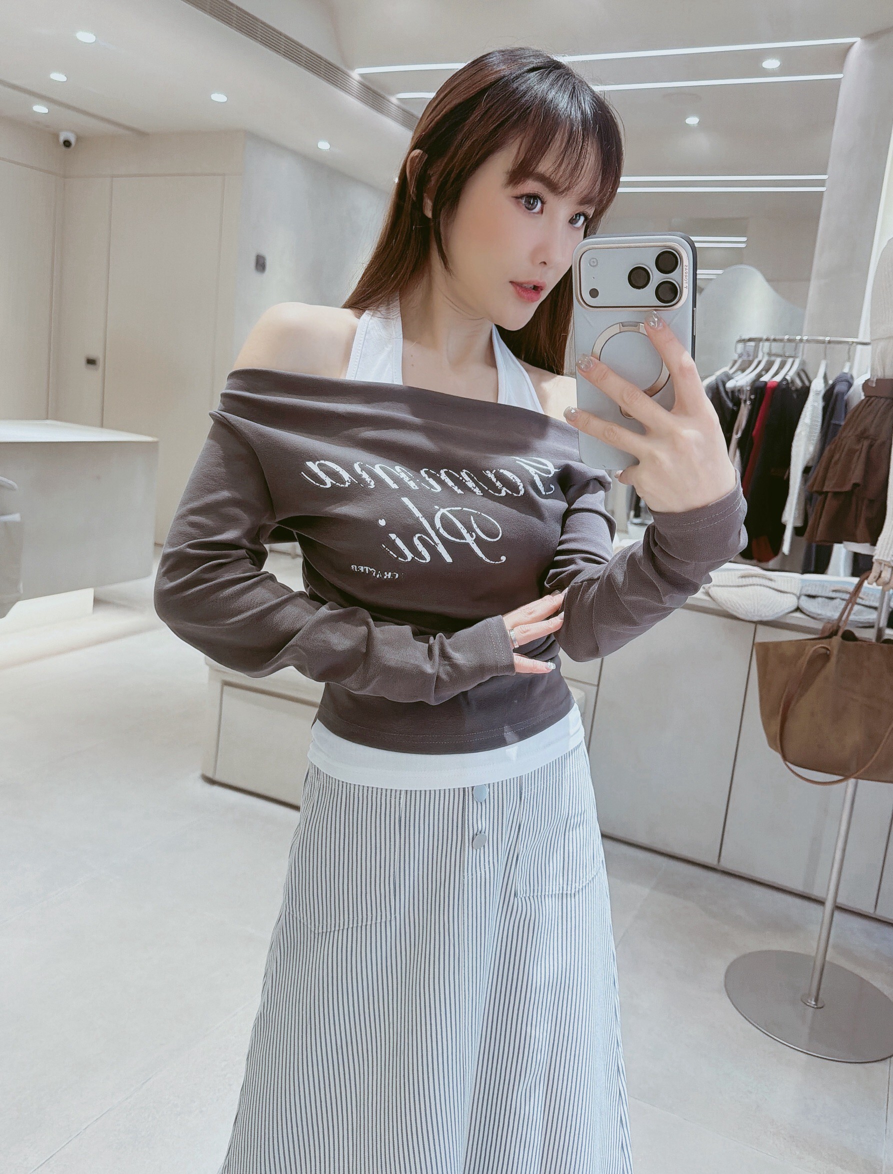 配色假兩件掛脖字母衣