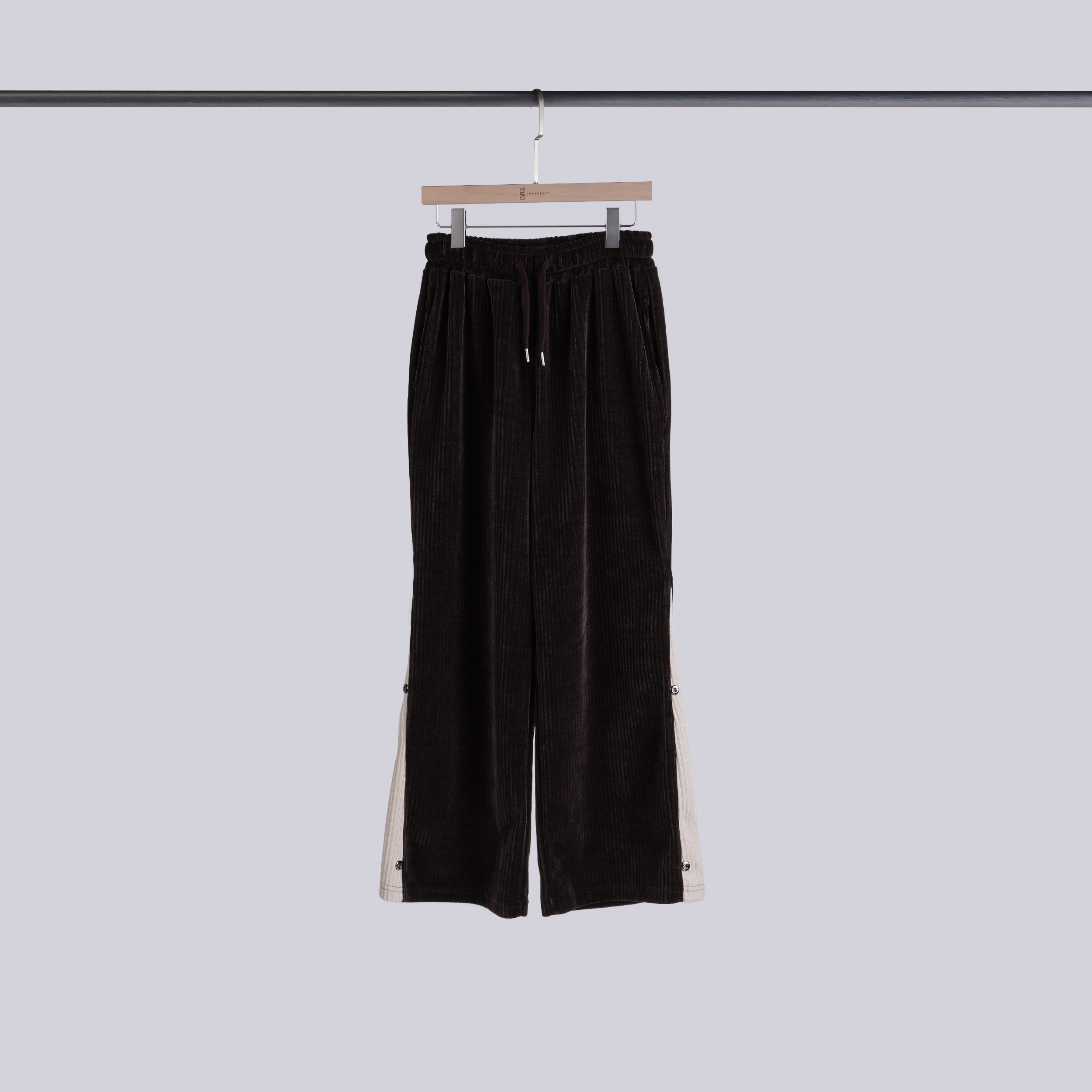 質感撞色側壓釦坑條褲 | 可可棕