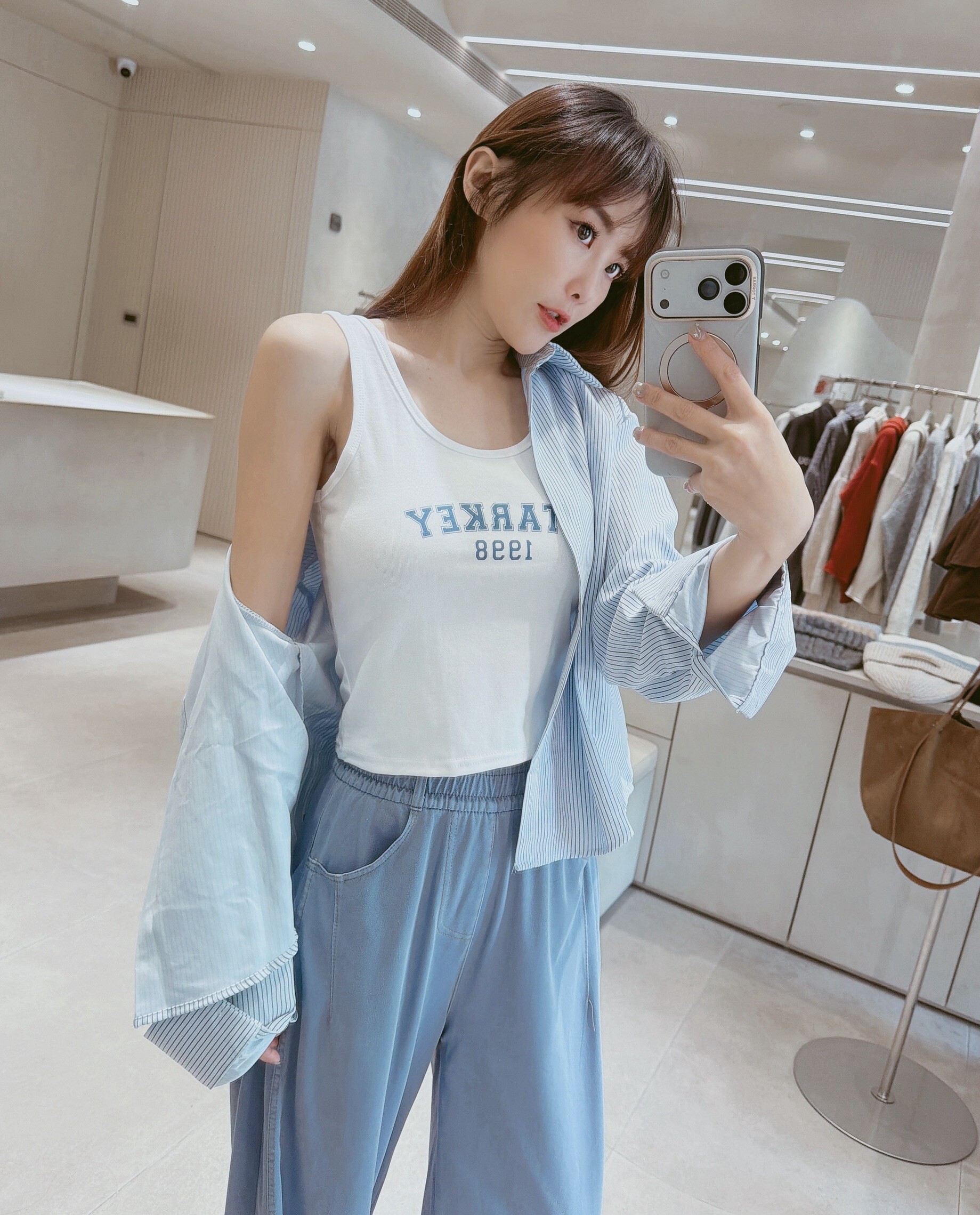 英文1998背心+細直條排釦襯衫